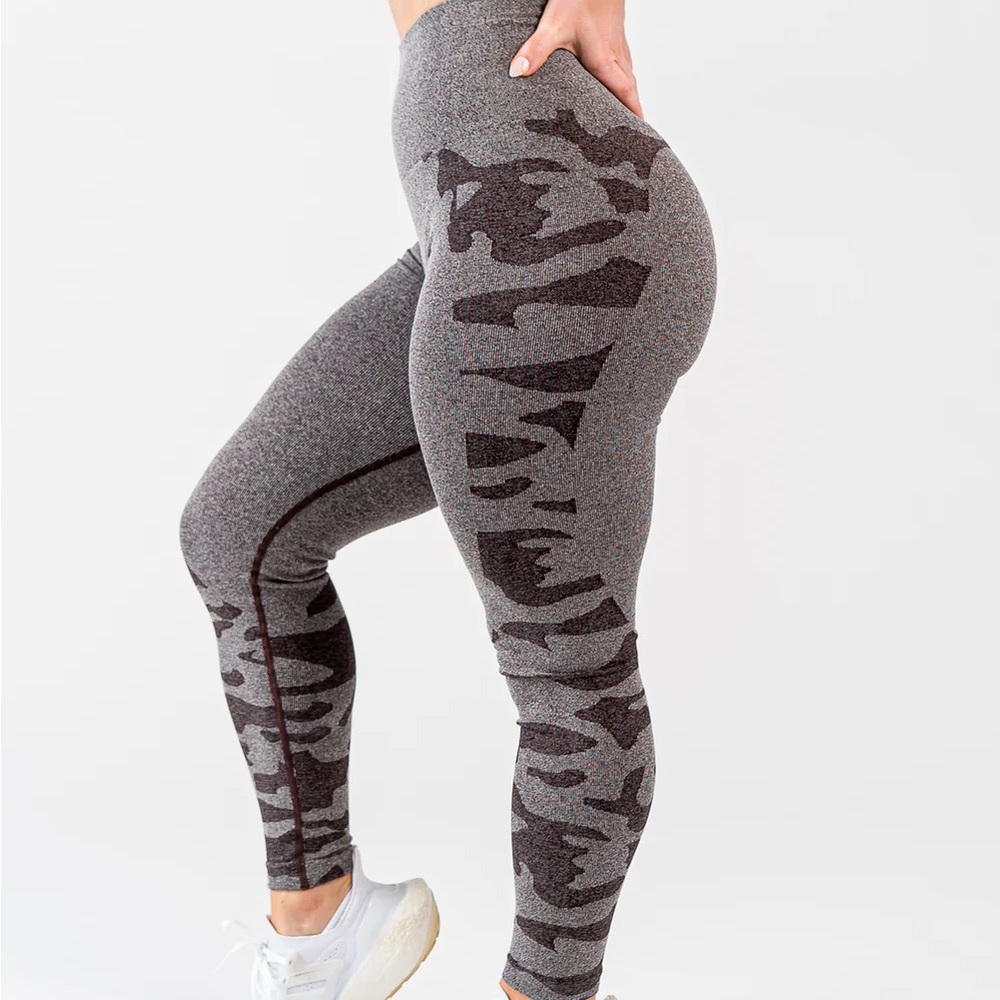 Curves n’ combat boots SEAMLESS LEGGINGS WITH BOOTY SCRUNCH worn once